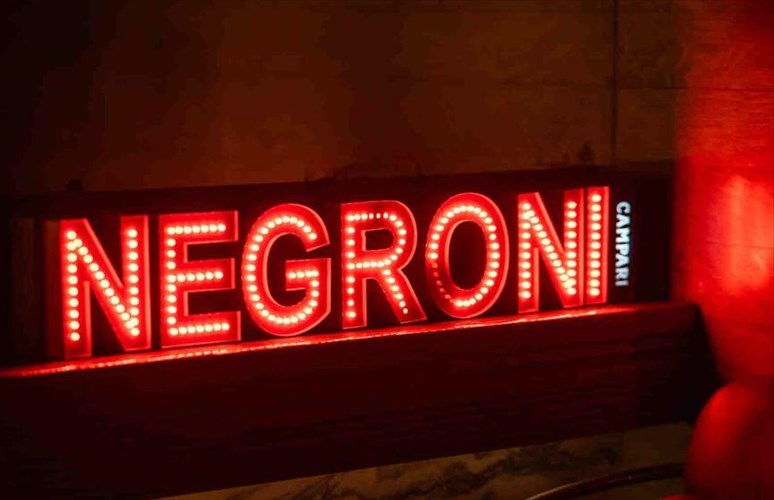 to-campari-giortase-to-negroni-week-me-draseis-se-perissotera-apo-200-bars-se-oli-tin-ellada