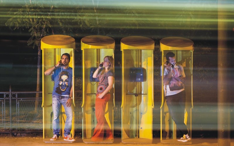 i-ilektroniki-dance-mousiki-paei-megaro