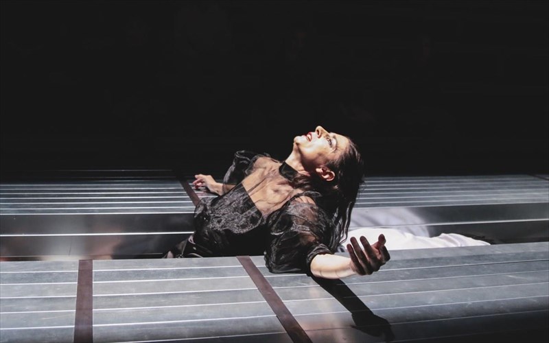 karenina-mia-tolmiri-metagrafi-sto-muthistorima-tou-l-tolstoi-sumbainei-sto-thiseion