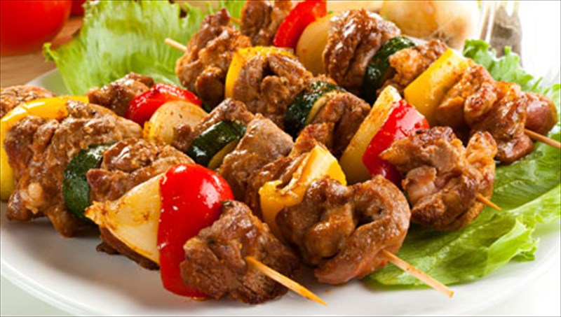 i-uperkatanalosi-kokkinou-kreatos-auksanei-ton-kinduno-egkefalikou-stis-gunaikes