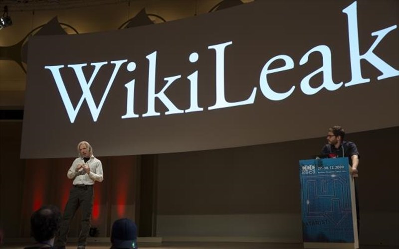 kritiki-tainias-o-anthropos-pou-poulise-ton-kosmo