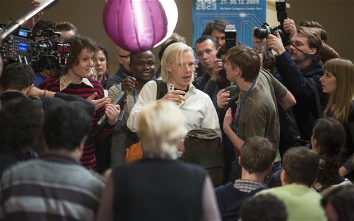 o-anthropos-pou-poulise-ton-kosmo-foto-2