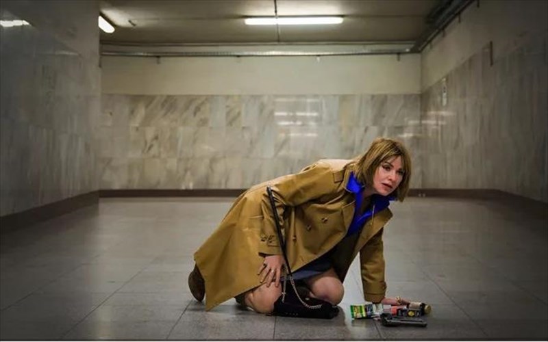 kritiki-eidame-tin-parastasi-i-imera-tis-foustas-sto-theatro-dipulon