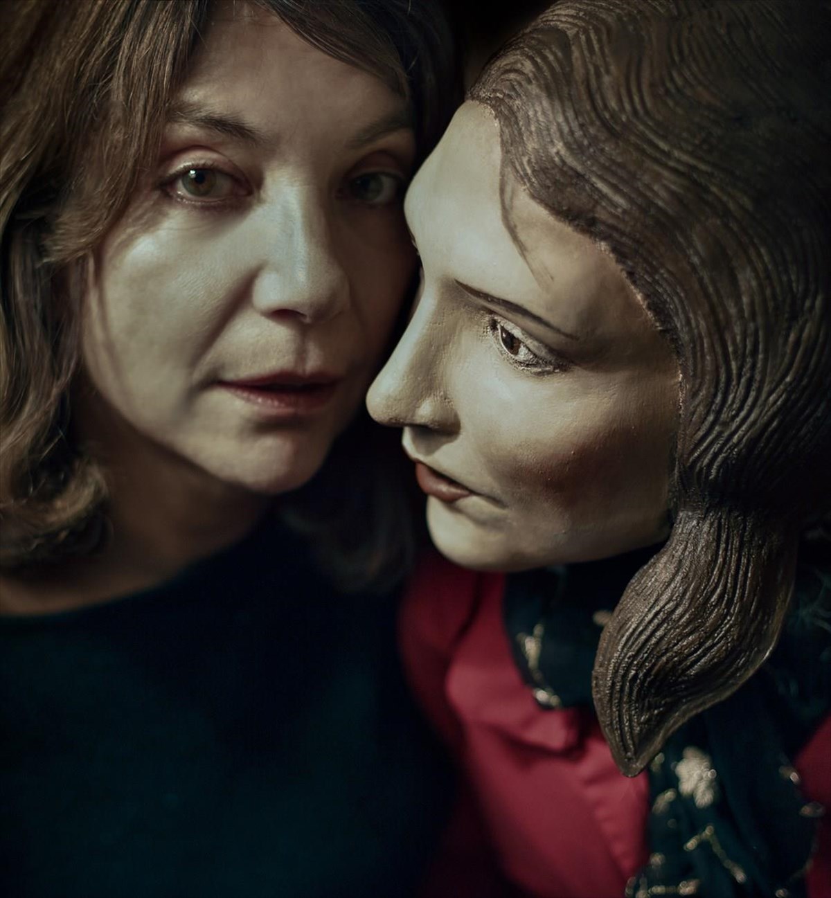 apo-ti-zoun-oi-anthropoi-olia-lazaridou