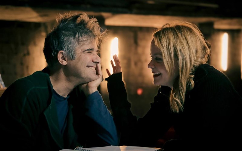 osa-pairnei-o-anemos-sto-theatro-peiraia-rekor-propolisis-kai-protes-fotografies-anemos-sto-theatro-peiraia-rekor-propolisis-kai-protes-fotografies