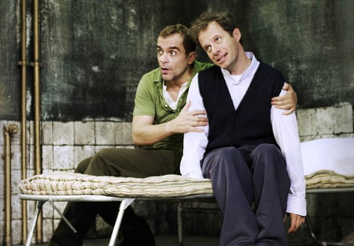 kritiki-theatrouo-poupoulenios