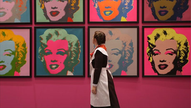 i-merilin-monroe-mesa-apo-ta-matia-touskulou-tis