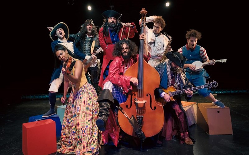 poies-parastaseis-tou-theatrou-porta-rixnoun-aulaia-os-tin-kuriaki-ton-baion