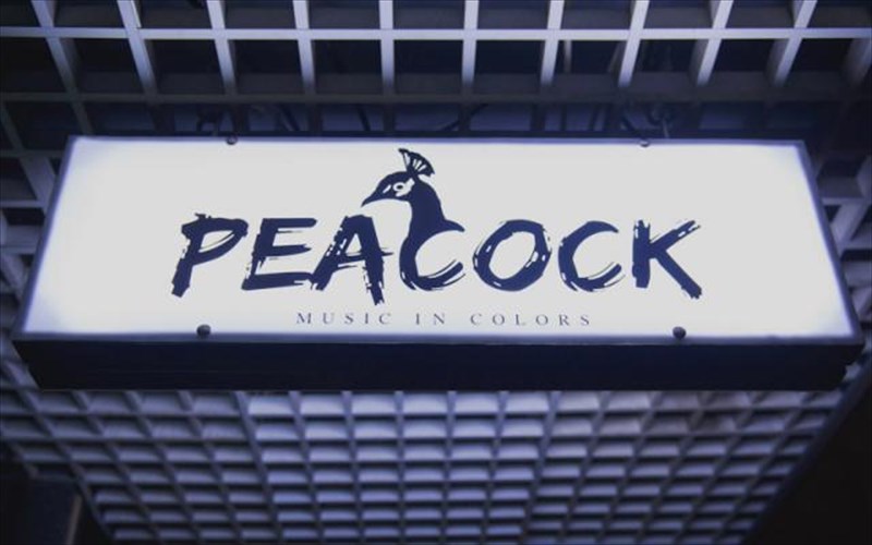 peacock-nea-eisodos-sto-anisuxo-kolonaki