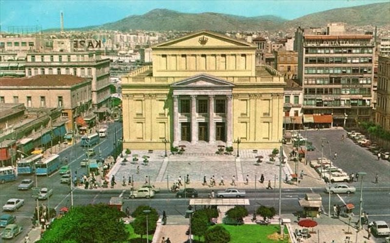 to-dimotiko-theatro-peiraia-sumplironei-130-xronia-leitourgias