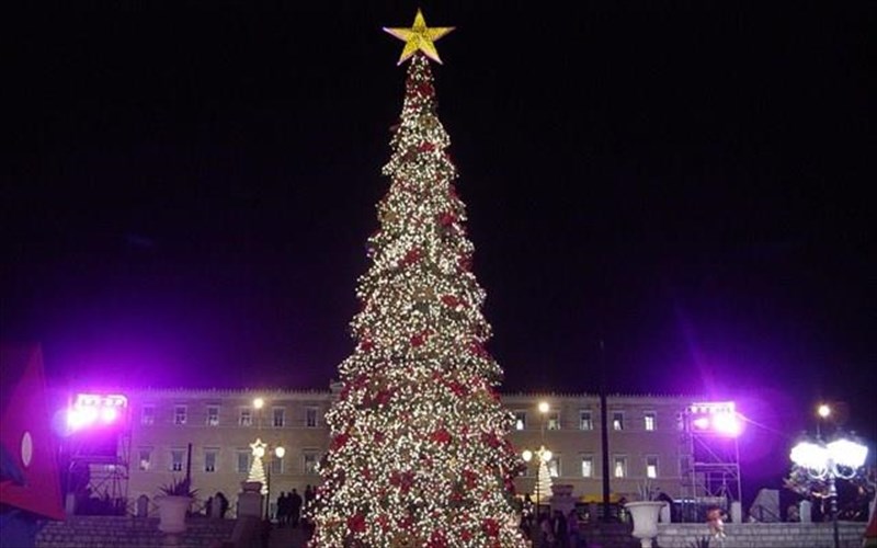 i-athina-fora-ta-giortina-tis