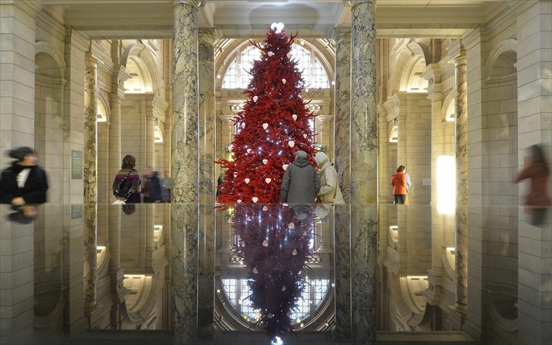 irthan-ta-xristougenna-sto-bretaniko-mouseio-biktoria-kai-almpert