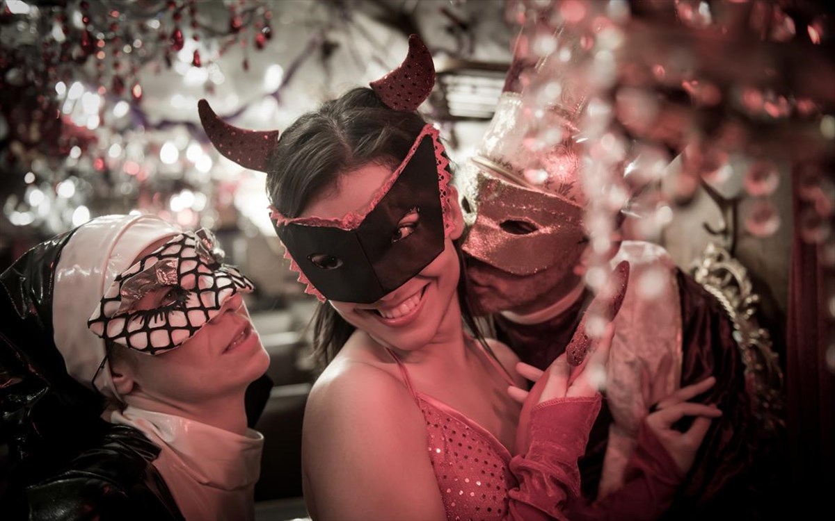 to-treno-ton-nefon-fotografia-parastasis