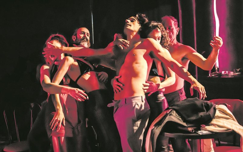 o-panos-blaxos-os-don-zouan-sunexizei-to-taksidi-tou-stin-ellada