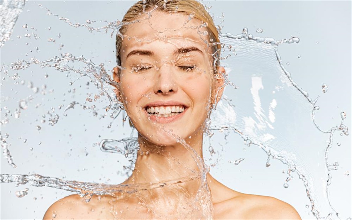 gunaika-katharismos-nero