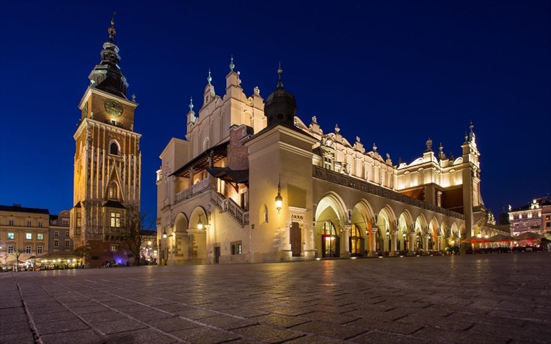 ta-top-aksiotheata-tis-polonias