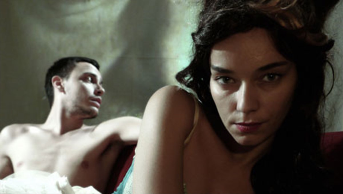 o-bertheros-kai-ta-pathi-tou-sto-theatriko-sanidi