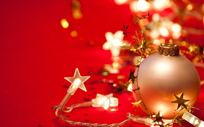 duo-akoma-xristougenniatikoi-kosmoi-gematoi-xrusoskoni