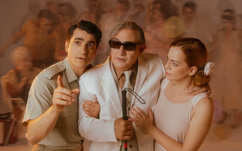 to-theatro-bretania-tha-murisei-aroma-gunaikas