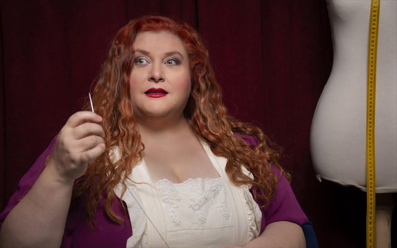 kritiki-eidame-tin-mpoumpou-sto-theatro-en-athinais