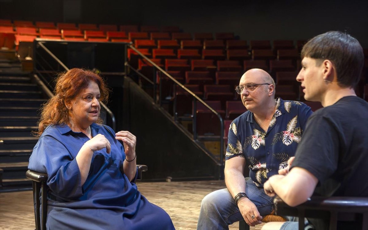 proba-agones-kai-metamorfoseis-mias-gunaikas-karezi-karezi