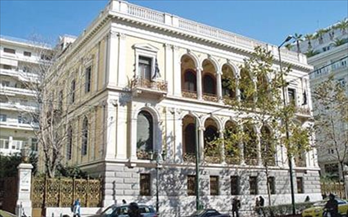 to-iliou-melathron-opou-filoksenountai-oi-sulloges-ton-noµisµaton-theoreitai-ena-apo-ta-oraiotera-neoklasika-ktiria-tis-athinas