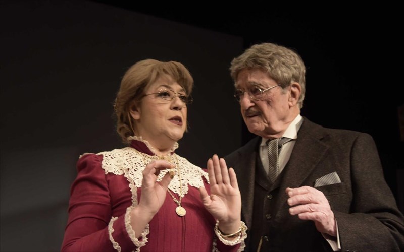 to-epaggelma-tis-mitros-mou-parousiazetai-gia-triti-xronia-sto-theatro-stoa