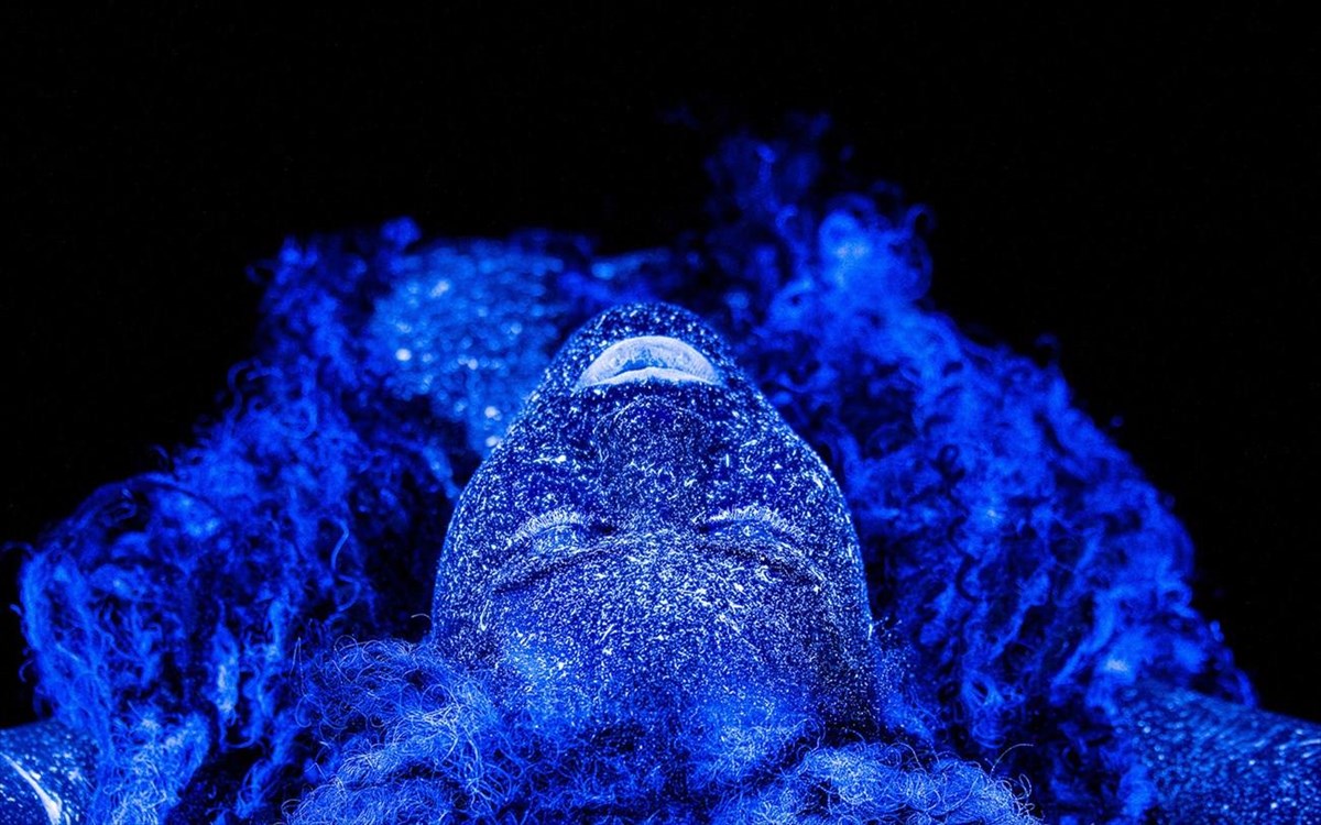 portrait-of-a-woman-with-blue-uv-bodypaint-woman-with-blue-uv-bodypaint