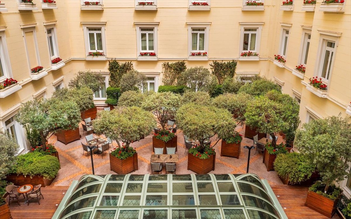 atrium-alexanders-lounge-grande-bretagne