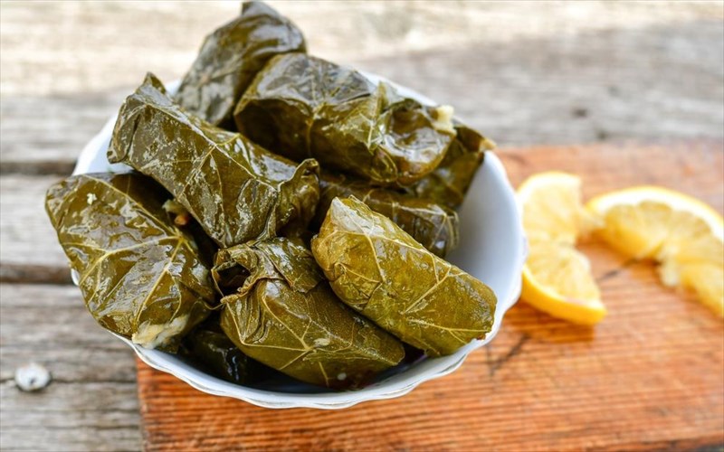 ftiakste-ntolmadakia-gialantzi-me-ksirous-karpous-kai-apoksiramena-frouta