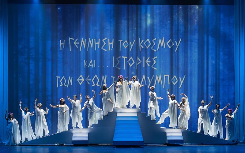 i-karmen-rouggeri-sustinei-ksana-tous-theous-tou-olumpou-kai-tin-gennisi-tou-kosmou