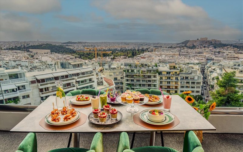 to-pio-oikogeneiako-brunch-tis-polis-epestrepse-sto-st-george-lycabettus