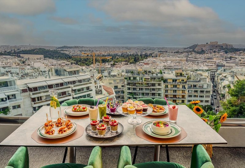 to-pio-oikogeneiako-brunch-tis-polis-epestrepse-sto-st-george-lycabettus