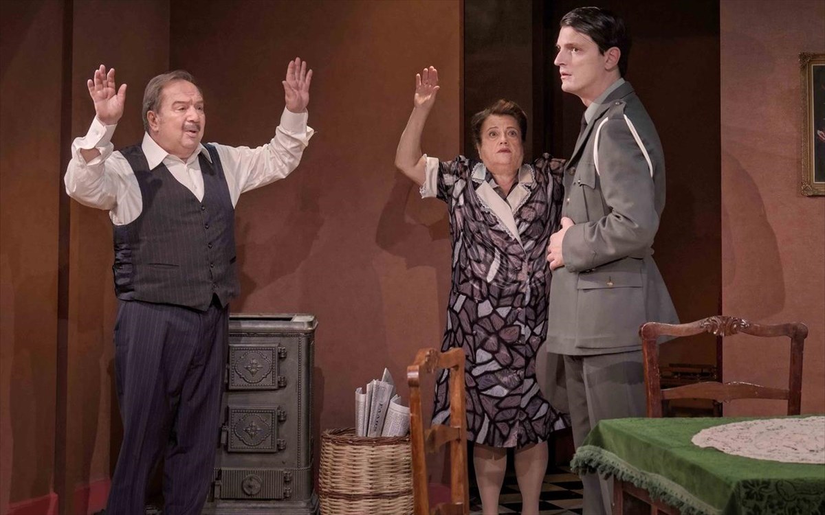 i-deksia-i-aristera-kai-o-kur-pantelis