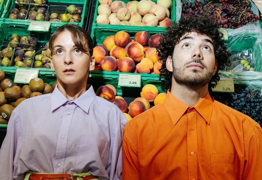 unborn-oi-protagonistes-mas-miloun-gia-tin-truferi-istoria-enilikiosis