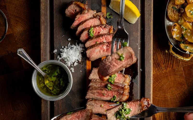 to-spit-Jack-golden-hall-fernei-tin-paradosi-tis-soublas-kai-ta-mesimeria-tis-kuriakis