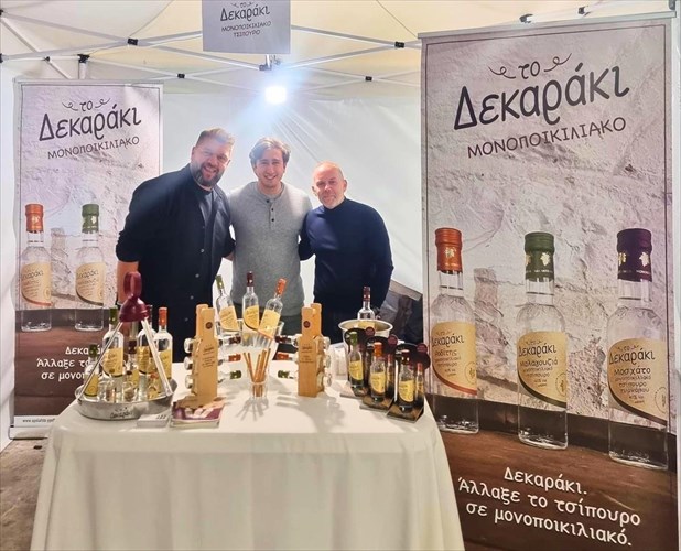 o-turnabos-ksanagiortazei-to-tsipouro-parea-me-to-dekaraki