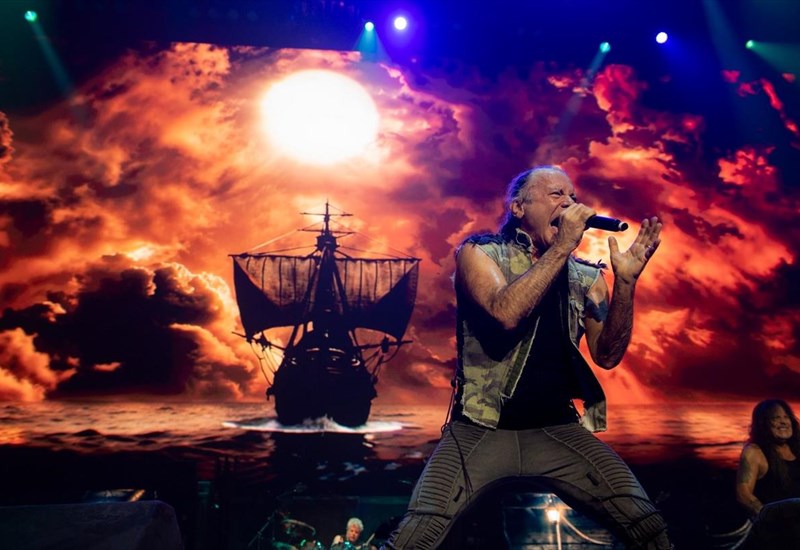 iron-maiden-mia-mini-anadromi-sta-katorthomata-tous-en-anamoni-tou-megalou-live