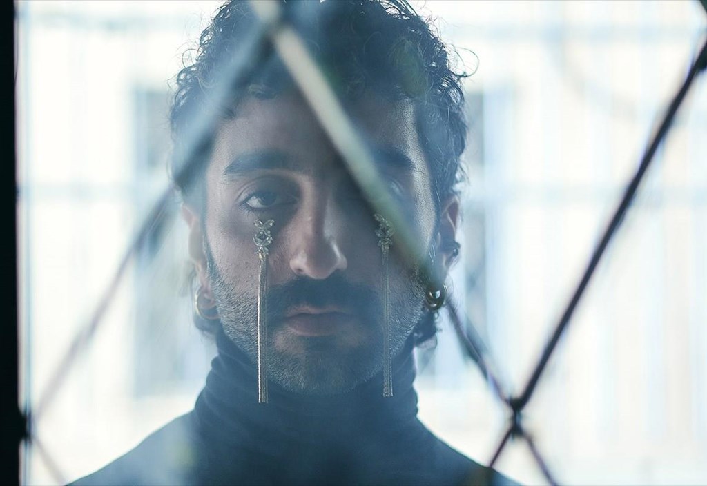 kapou-pernouse-mia-foni-mia-mousiki-parastasi-tisbijouxdekantgia-tin-aisthitiki-tis-erotikis-epithumias