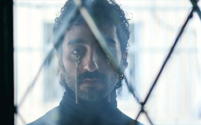 kapou-pernouse-mia-foni-mia-mousiki-parastasi-tisbijouxdekantgia-tin-aisthitiki-tis-erotikis-epithumias