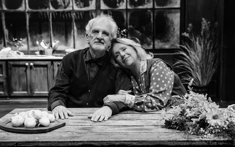 prin-anoiksoume-ftera-ibathia-anthropinitheatrikiparastasitis-xronias-sunexizei-sto-kakogiannis