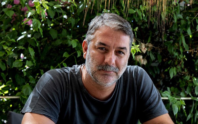 project-fleba-paralliles-fotografikes-diadromes-mia-optiki-odusseia-piso-apo-tis-skines-tis-spasmenis-flebas