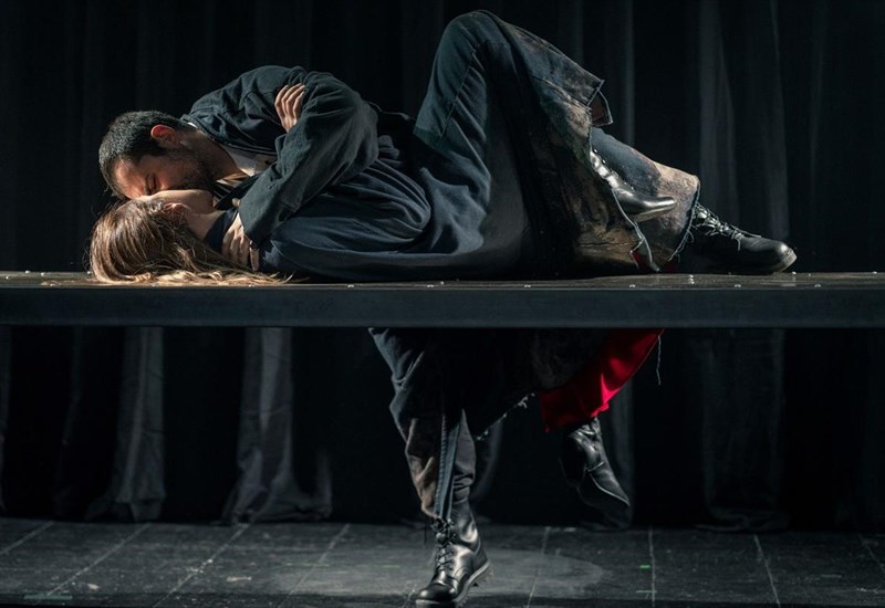 errikos-e-protes-fotografies-apo-tin-poluanamenomeni-premiera