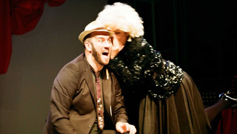 neaniko-miouzikal-tou-nikou-kupourgou-sto-theatro-xutirio