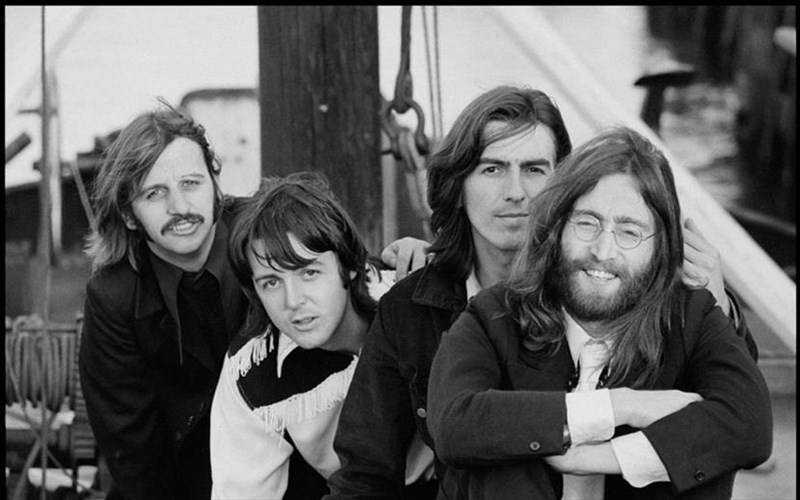 oi-beatles-einai-monadikoi-kai-ena-epektameno-box-set-gia-to-2025-to-upenthumizei