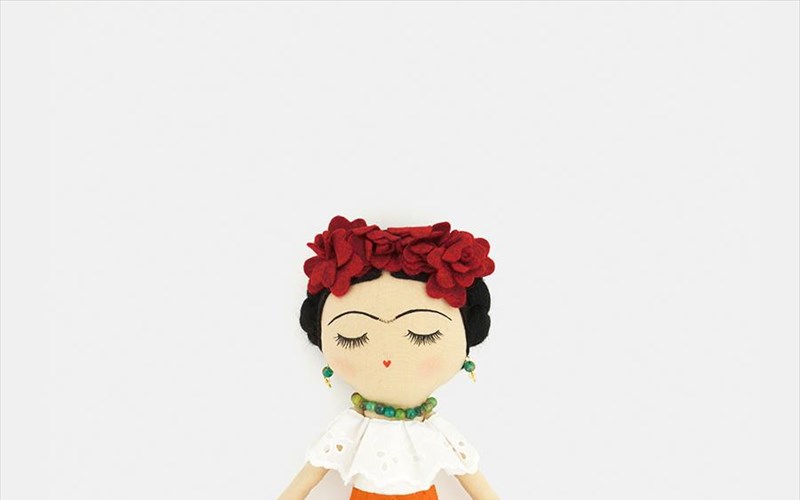 to-benaki-shop-upodexetai-tin-eortastiki-periodo-me-ti-nea-sullogi-tou