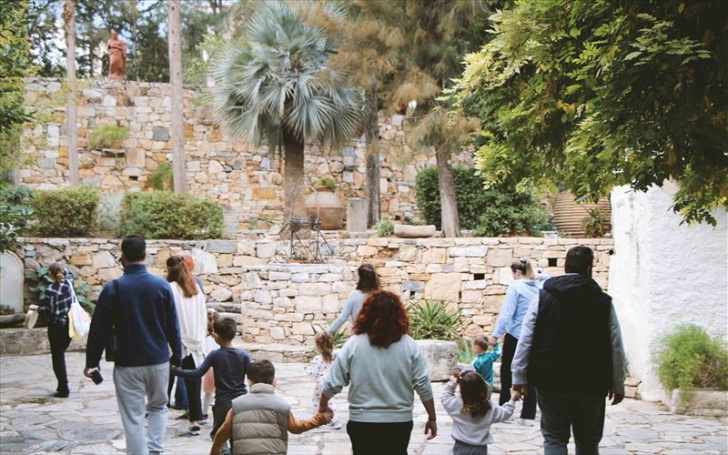 sto-mouseio-borre-pragmatopoieitai-zontanos-dialogos-tis-paradosis-kai-sugxronis-texnis