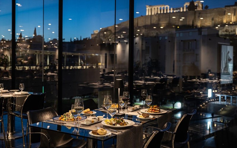 ta-xristougenna-sto-mouseio-akropolis-exoun-ola-ekeina-pou-mas-aksizoun-stis-giortes