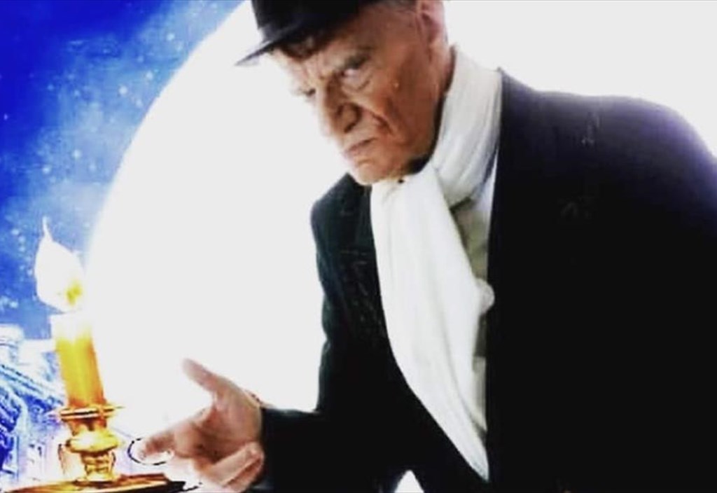 ta-xristougenna-tou-skroutz-i-diaxroniki-istoria-epistrefei-gia-na-sugkinisei