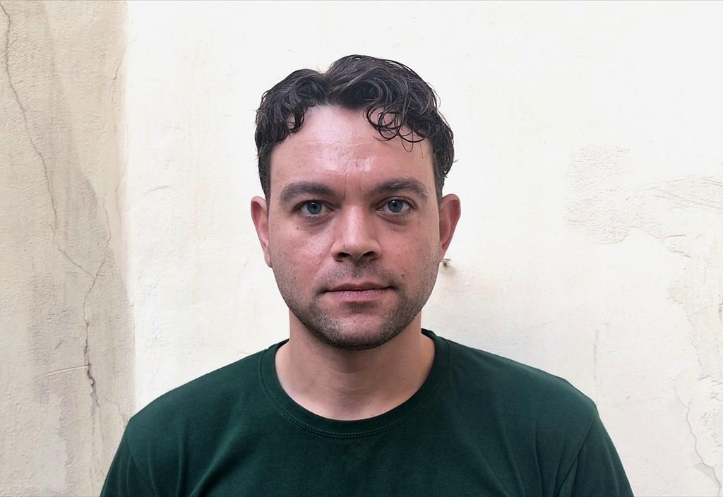 o-spuros-sourbinos-mas-sustinei-tin-parastasi-mono-alitheies